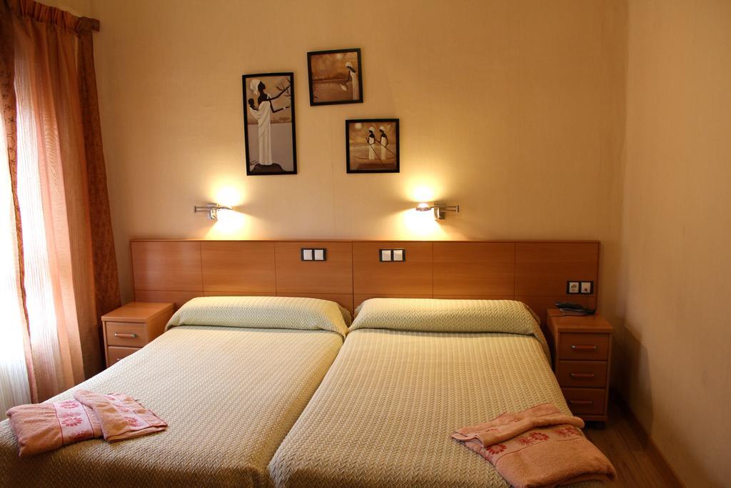 Hostal De La Torre Hostal Economico Вальядолид Номер фото