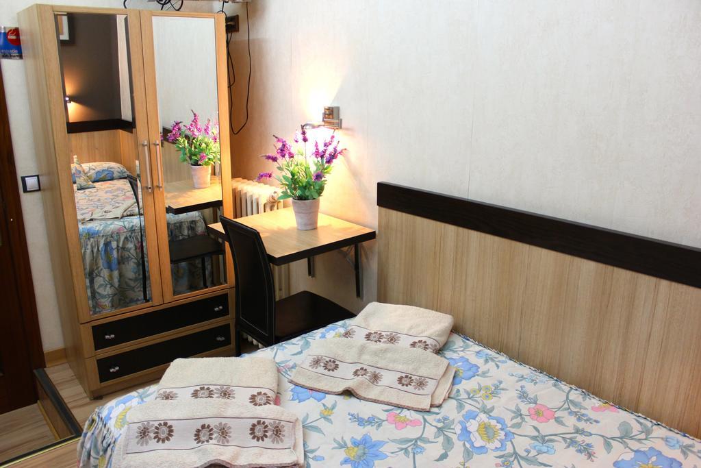 Hostal De La Torre Hostal Economico Вальядолид Номер фото