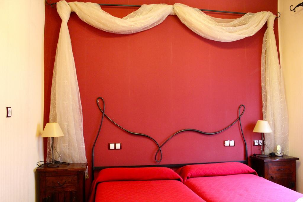Hostal De La Torre Hostal Economico Вальядолид Номер фото
